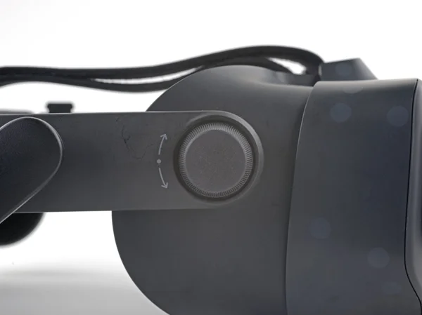 Field-of-view adjustment knob on the Valve Index