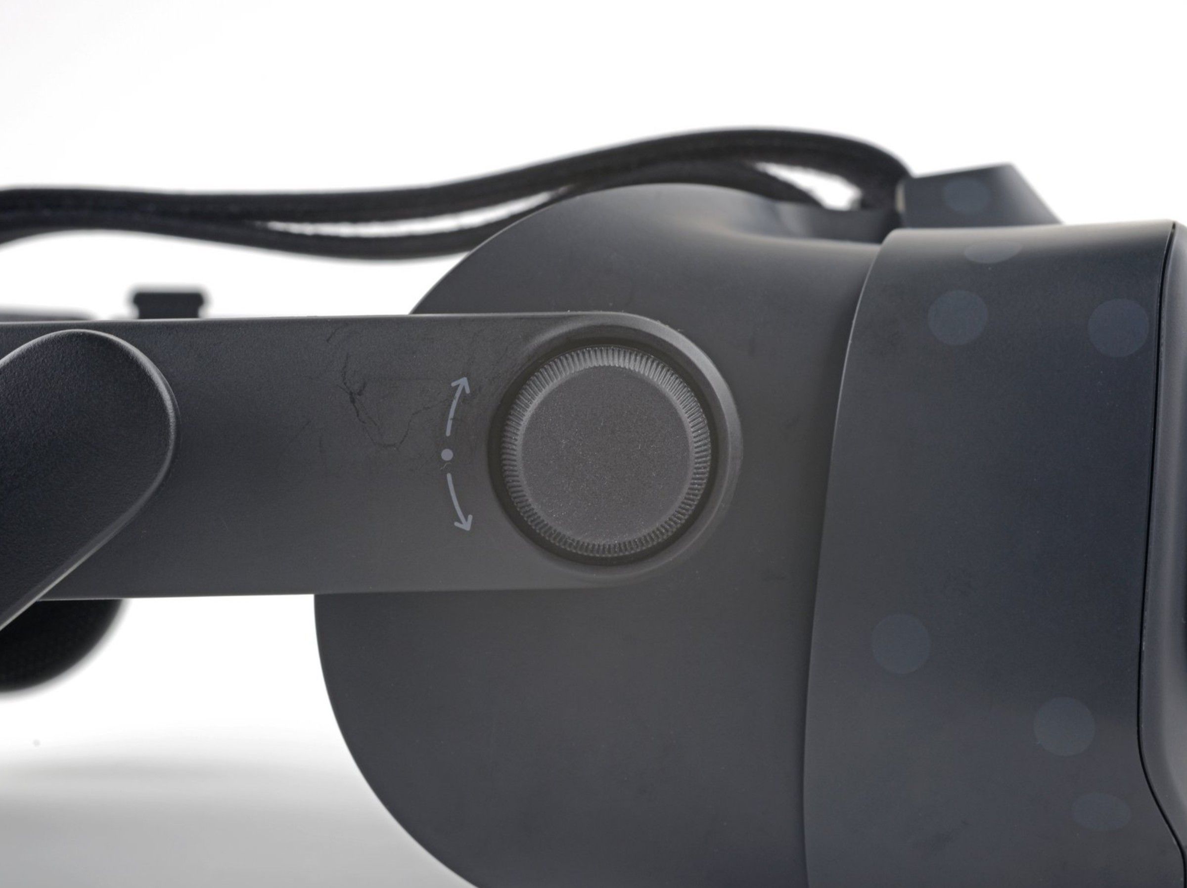 Field-of-view adjustment knob on the Valve Index