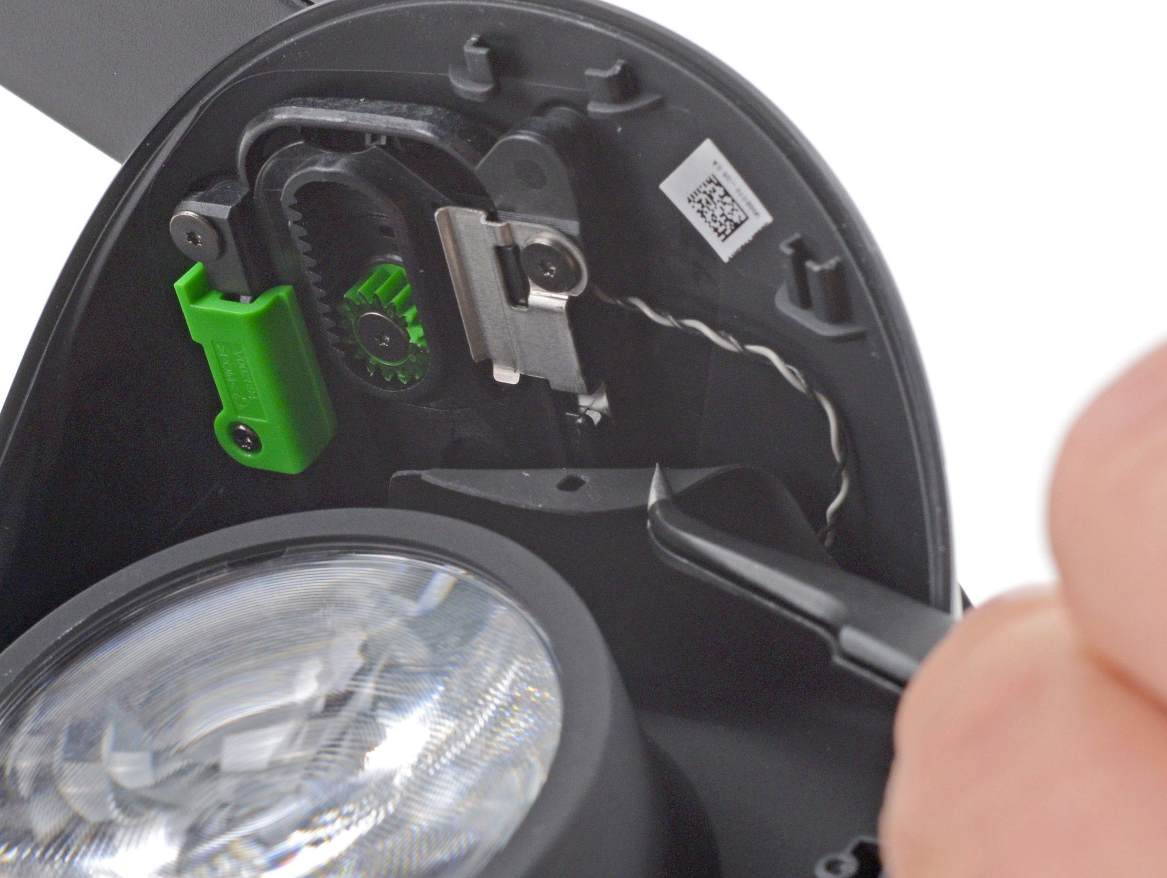 Separating the right edge of the gasket with tweezers