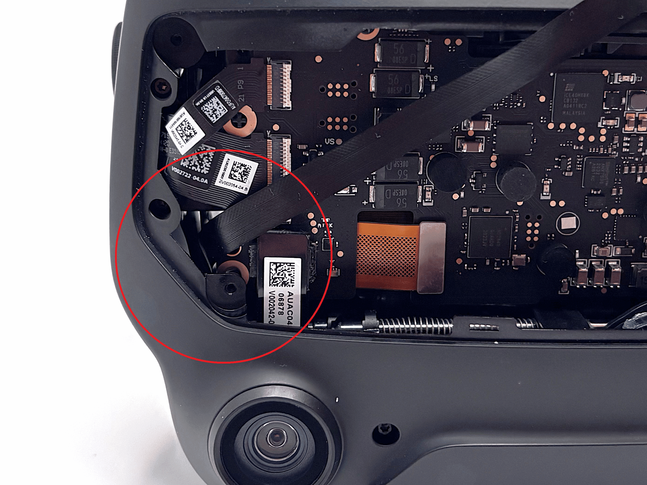 Front view with the area where the right cable comes out highlighted